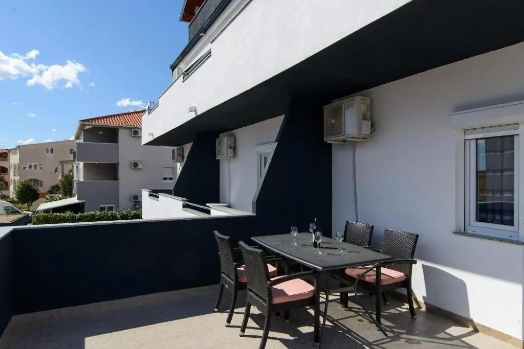 Apartment In Okrug Gornji With Sea View, Terrace, Air Conditioning, Wifi 5134-4 トロギール 0*,  クロアチア